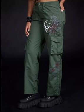 Hot Topic Graffiti Skull Girls Cargo Pants